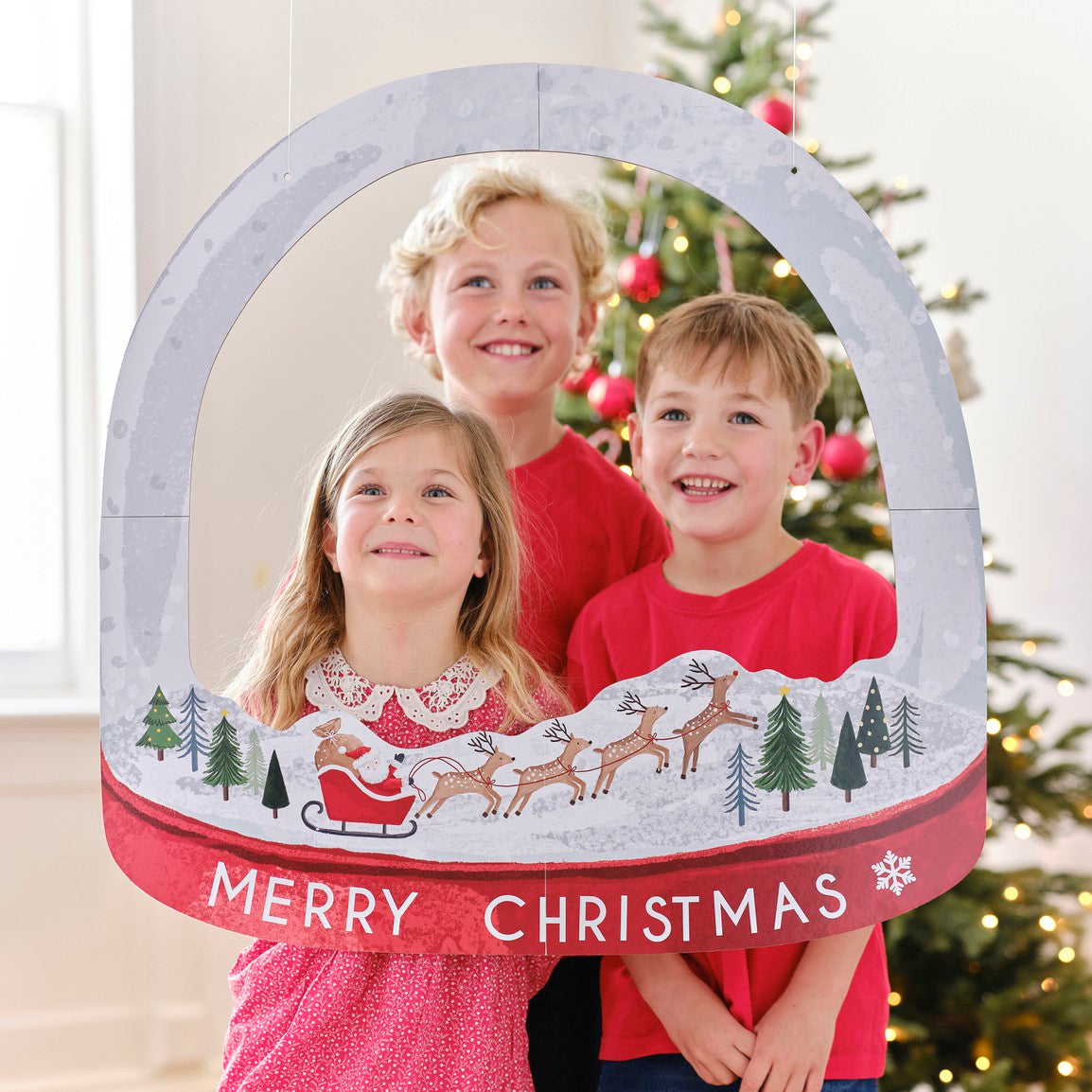 SNOW GLOBE PHOTOBOOTH FRAME