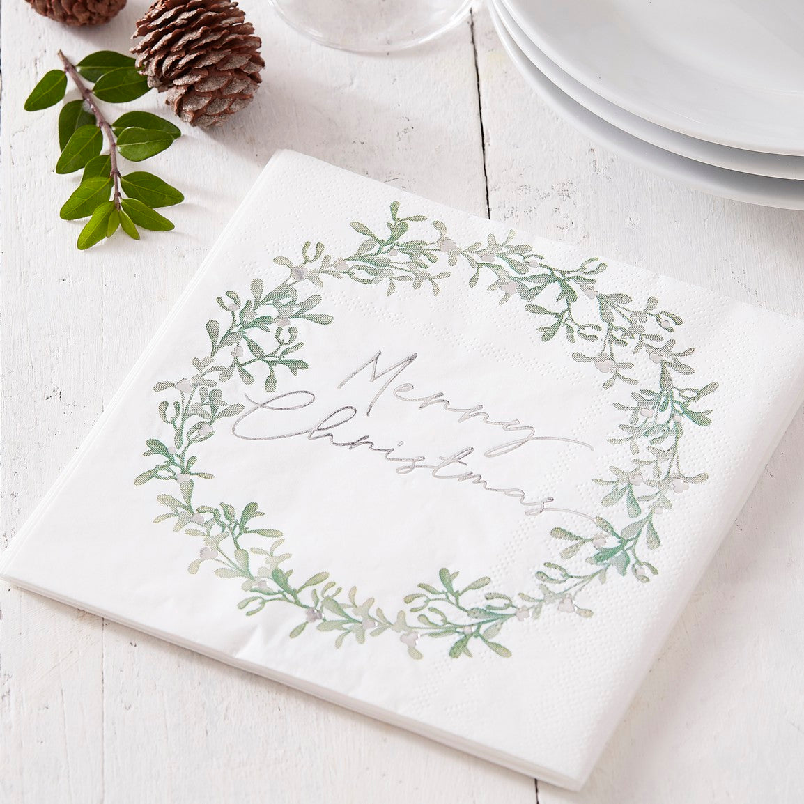 MERRY CHRISTMAS MISTLETOE WREATH NAPKINS PK16