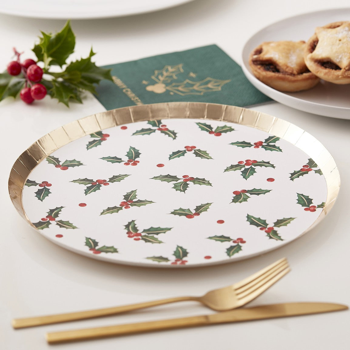 CHRISTMAS HOLLY LEAF PAPER PLATES PK8