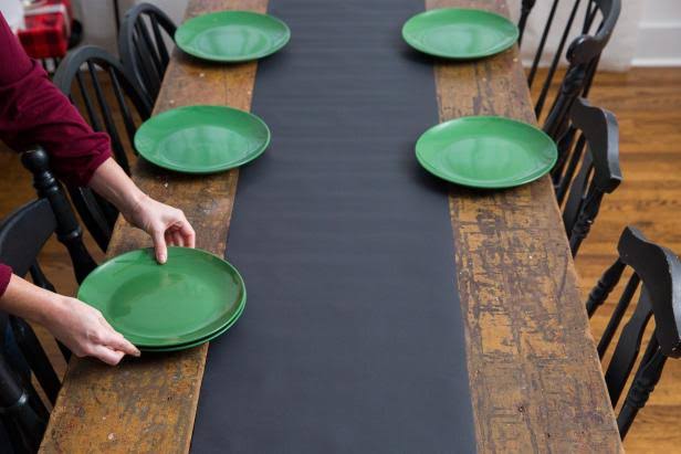 BLACK KRAFT TABLE RUNNER